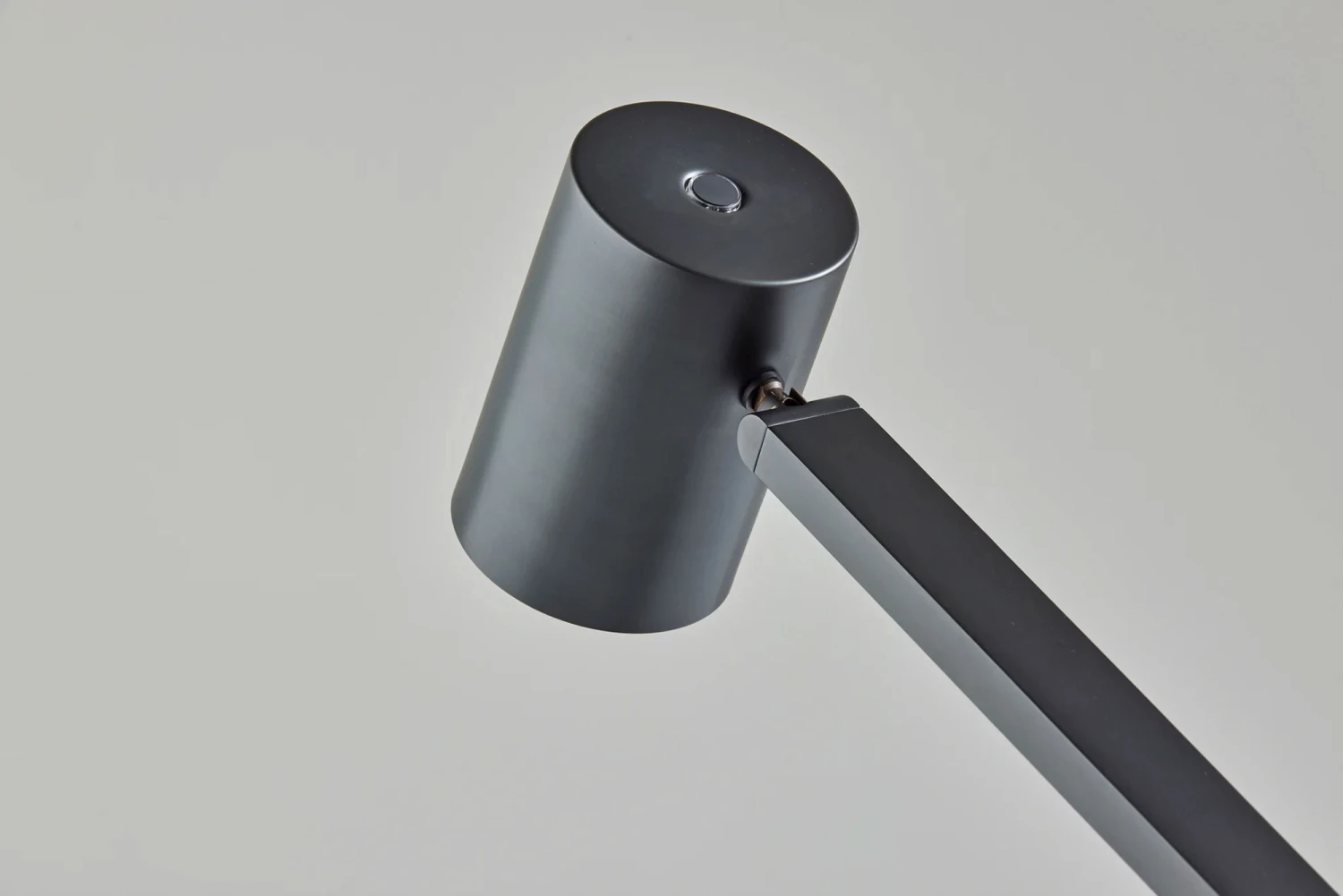 Newman Desk Lamp With Wireless Charging 3 Newman Desk Lamp With Wireless Charging